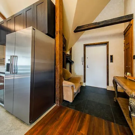 Airhome - Wooden Life Apartment *